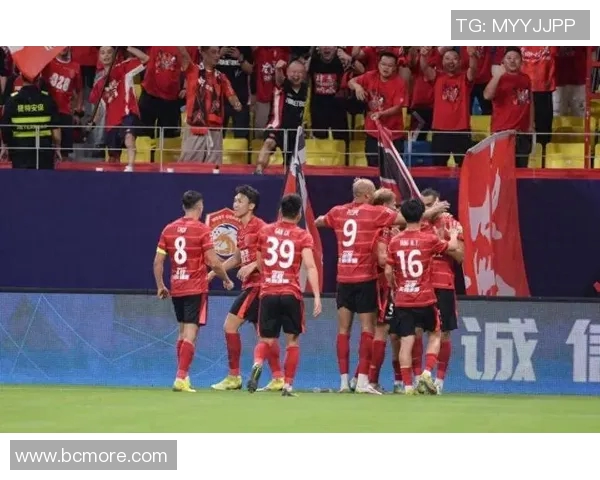 奥格斯堡惨败于巴伐利亚竞技,难缠对手摧城拔寨,防线难挡攻势 奥格斯堡惨败于巴伐利亚竞技,难缠对手摧城拔寨,防线难挡攻势