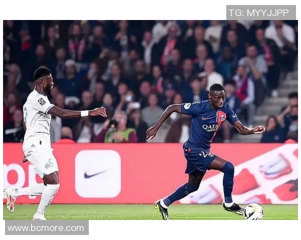 巴黎圣日耳曼争夺拜仁慕尼黑前锋,引发转会市场热议 巴黎圣日耳曼争夺拜仁慕尼黑前锋,引发转会市场热议