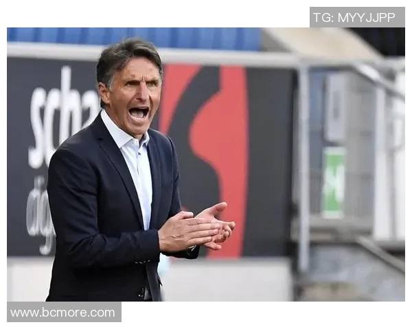 柏林赫塔主帅请假,备战受挑战影响