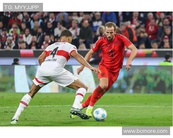 拜仁大胜领跑，德甲巅峰之战：压制对手，全力争夺冠军