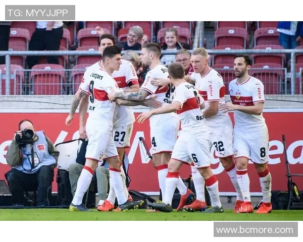 斯图加特主帅赞誉球队表现力保德甲保级大计